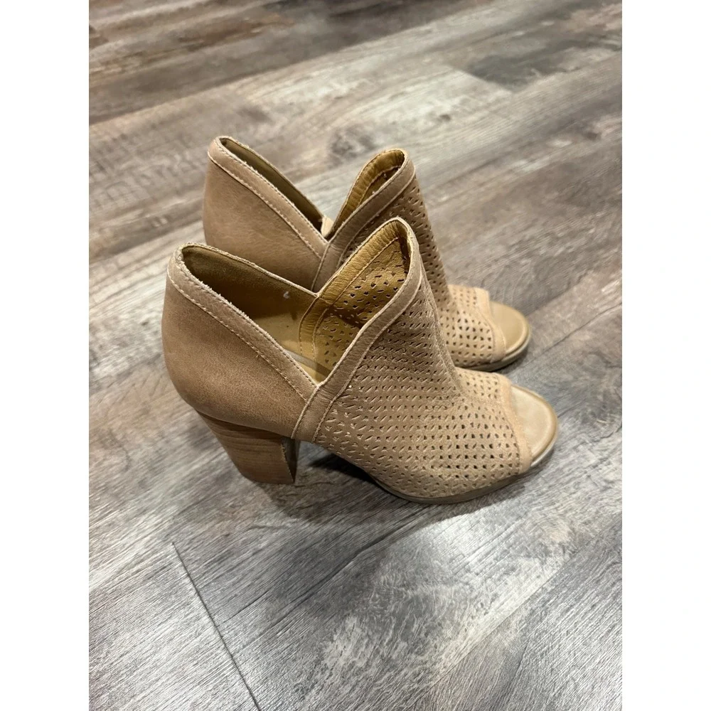 Lucky Brand Tan Perforated Leather Peep Toe Block Heel Booties Ankle Boots